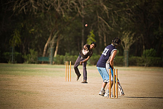 两个男孩,玩,板球,操场,新德里,印度