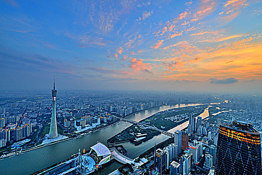广州东塔上空景观