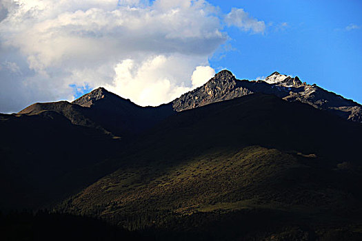 高山光与影