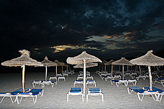 太阳椅,遮阳伞,海滩,夜晚