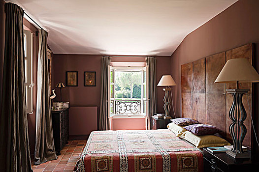 20世纪40年代,皮革,后面,床,卧室,灰色,亚麻布,帘,旧式,灯,赤陶,地砖