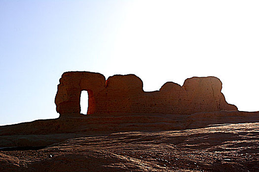 残垣断壁的新疆古城