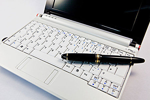 笔记本电脑,喷泉,笔,按键