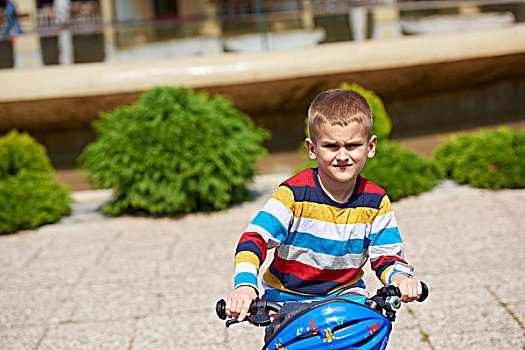 高兴,男孩,学习,乘,自行车