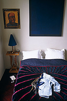 灯,床头柜,靠近,双人床,红色,蓝色,床上用品