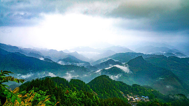 重庆酉阳,暴雨欲来景独秀