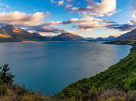 皇后镇的瓦卡蒂普湖丨lake,wakatipu