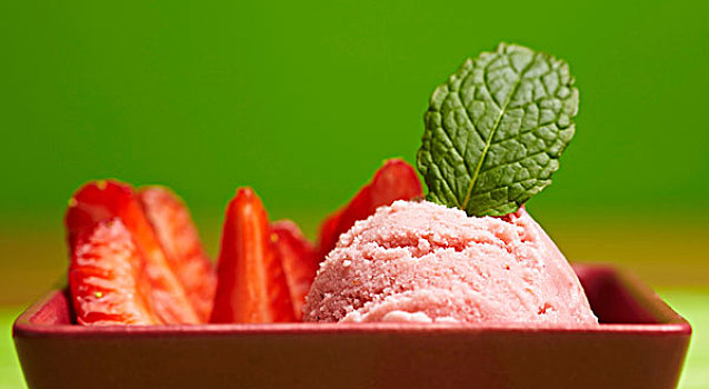 草莓冰激凌,新鲜,草莓,薄荷味