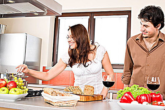 幸福伴侣,烹饪,一起,现代,厨房,饮料,红酒