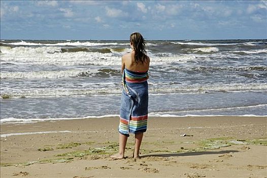 女人,裹着毛巾,向外看,海洋,荷兰南部,荷兰