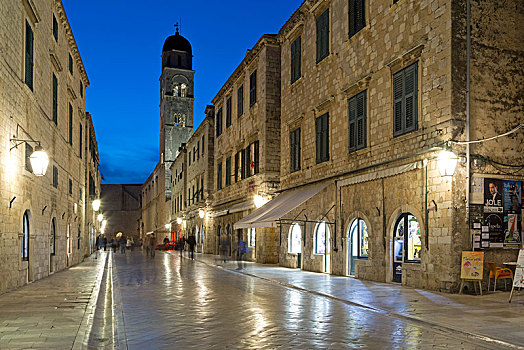 主要街道,方济各会修道院,晚上,老城,杜布罗夫尼克,克罗地亚,欧洲