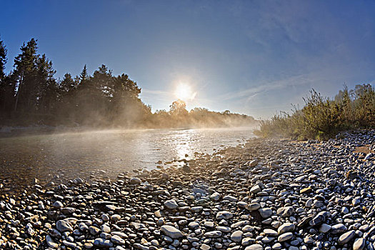 伊萨河,河,晨雾,沃尔夫拉策豪森,上巴伐利亚,巴伐利亚,德国,欧洲
