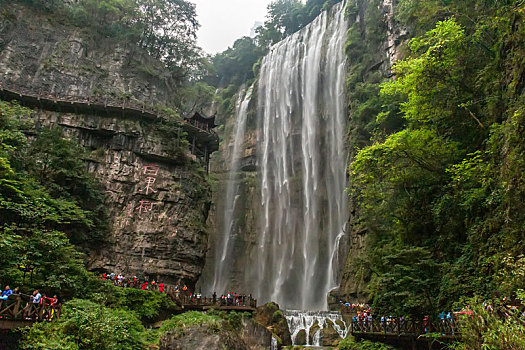 白果树瀑布全景