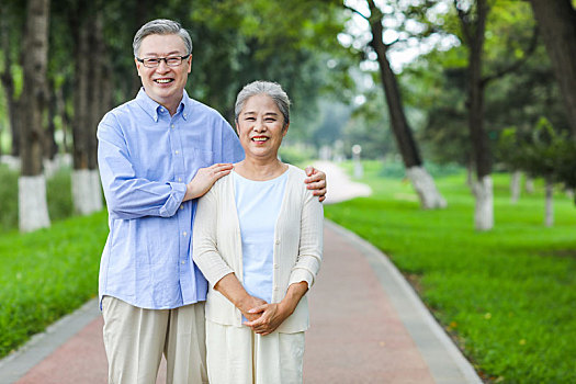 幸福的老年夫妇肖像