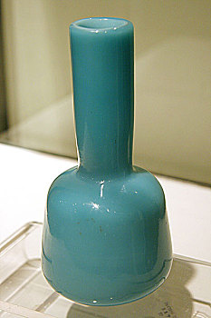 孔雀蓝玻璃马蹄式瓶,清