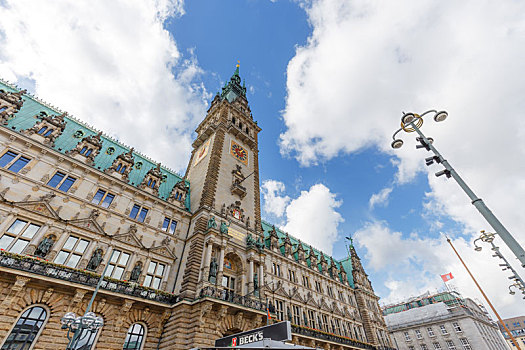 德国汉堡市政厅全景,晴天的市政厅广场