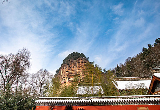 雪中麦积山