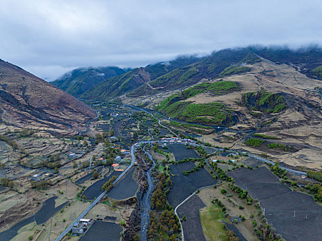 航拍四川甘孜甲根坝乡