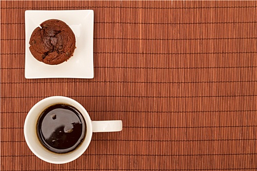 巧克力松饼,一杯咖啡