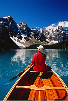 独木舟,冰碛湖,班芙国家公园,艾伯塔省,加拿大