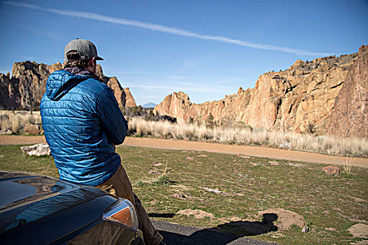 男人,享受,风景,史密斯岩石州立公园,俄勒冈