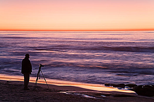 男人,拍照,日落,海滩,圣地亚哥,加利福尼亚,美国