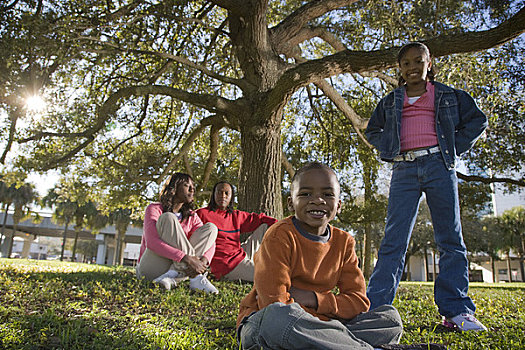 肖像,孩子,美国黑人,家庭,户外,公园,看镜头