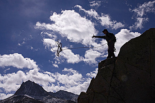 剪影,一个,男人,投掷,攀登,绳索,悬崖,攀岩,靠近,南,湖,山峦,加利福尼亚