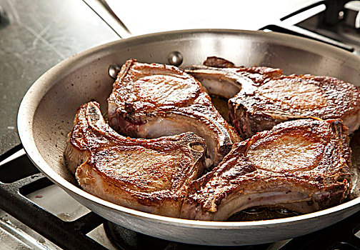 猪肉,棕褐色,长柄锅