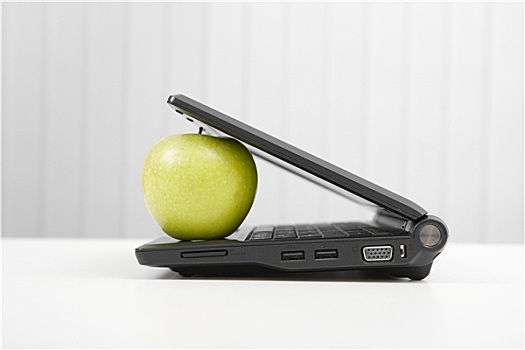 笔记本电脑,苹果