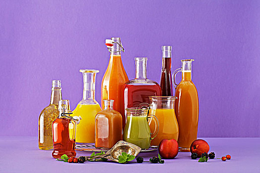 鲜榨,果汁,种类,玻璃杯,容器,紫色背景