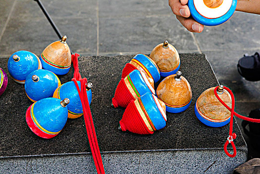 中国的传统玩具,木头制陀螺,是古老的童玩