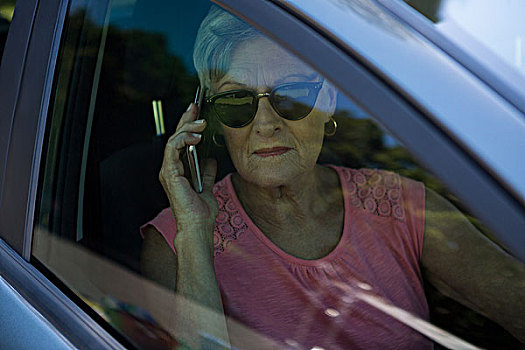 老年,女人,交谈,手机,汽车,活力老人