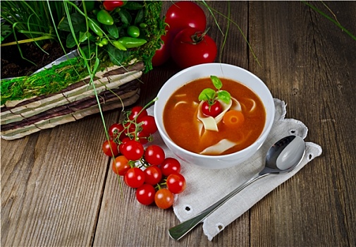 西红柿汤,宽面条