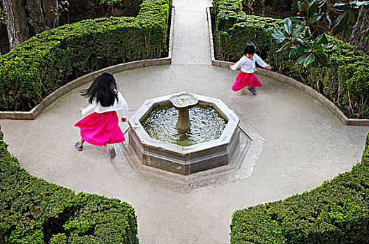西班牙,安达卢西亚,格拉纳达,阿尔罕布拉,两个女孩,跑,喷泉