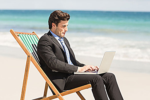 商务人士,笔记本电脑,海滩
