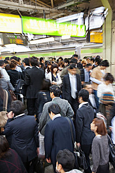 日本,东京,新宿,涩谷站,高峰时间,通勤
