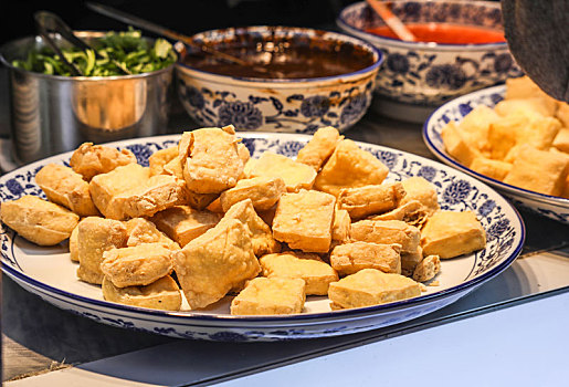 上海地方特色美食小吃油炸臭豆腐