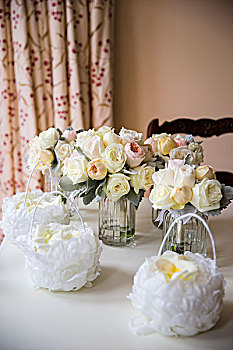 小,篮子,玫瑰花瓣,新娘捧花,花瓶,桌上,结婚日,准备,加拿大