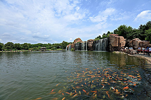 太阳岛,瀑布