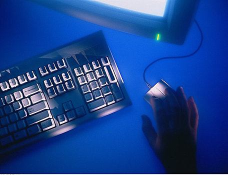 手,电脑鼠标,键盘,显示器