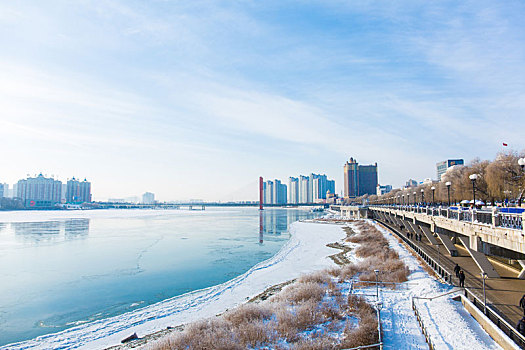 吉林松花江畔雪景