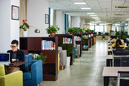 图书馆,阅读,学生,看书,书,阅览室,阅览,绿植,植物,柜子