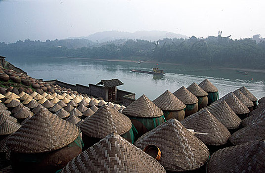四川沪州合江赤水河边的传统酱油厂