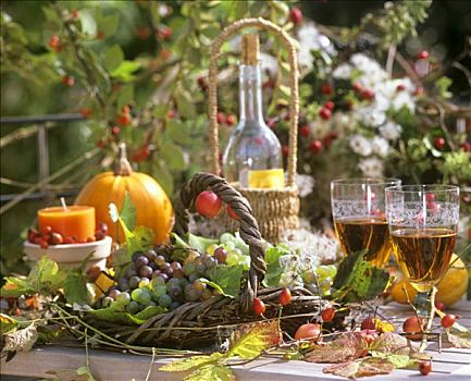 秋天装饰,篮子,蔓藤,叶子,蜡烛,葡萄酒杯