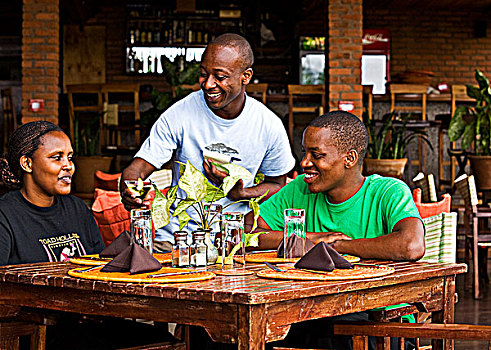 卢旺达,顾客,享受,鸡尾酒,新,餐馆