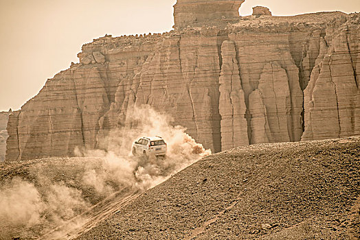 新疆,沙漠,雅丹地貌,沙岩,灰尘,越野车