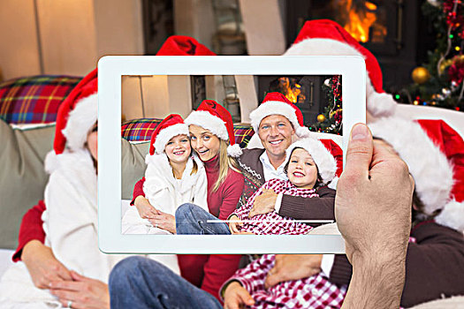 合成效果,图像,握着,平板电脑,喜庆,家庭,圣诞帽,搂抱,沙发