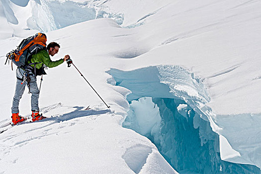 滑雪者,探查,边缘,危险,缝隙,冬天,阿拉斯加