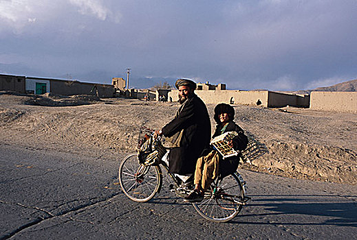 阿富汗,男人,孩子,自行车,街道,居民区,喀布尔